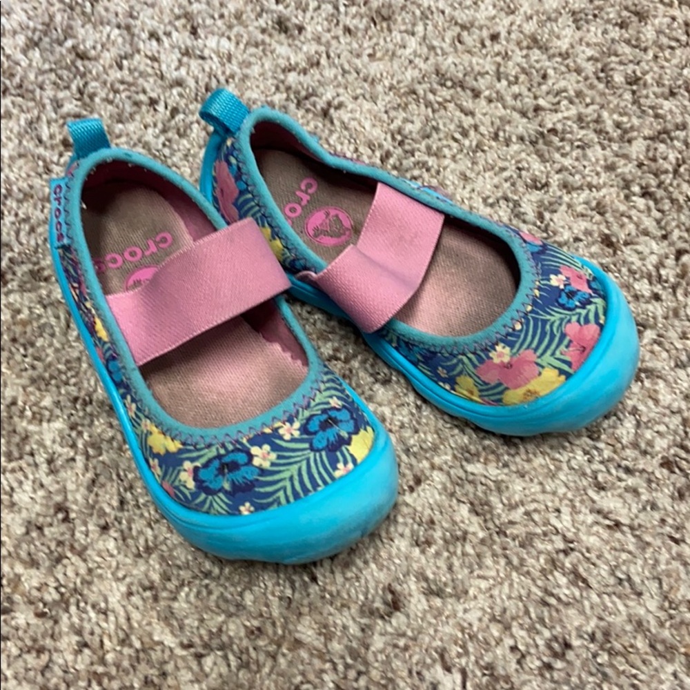 Used Crocs c8
